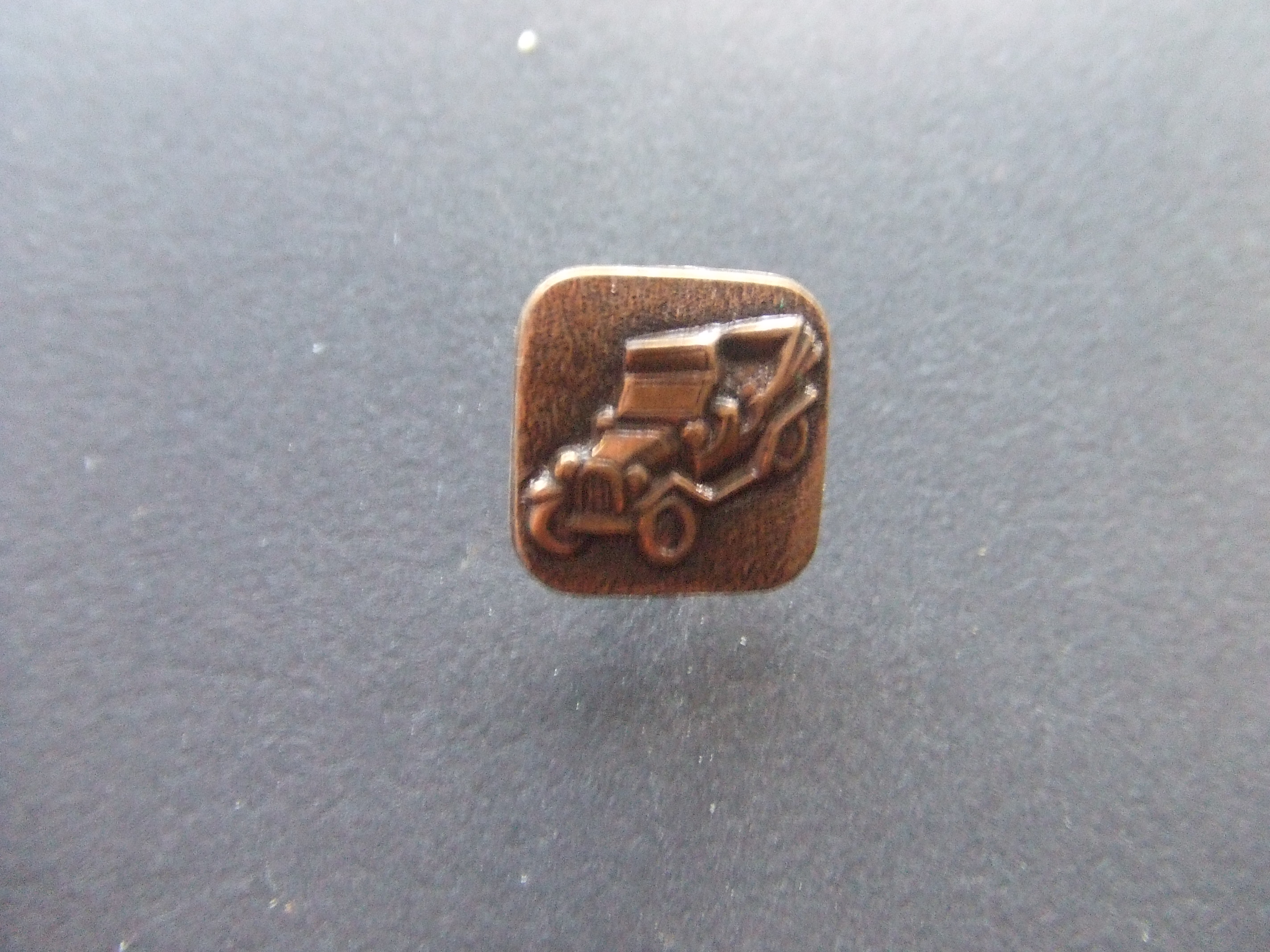 Oldtimer auto bronskleurig onbekend